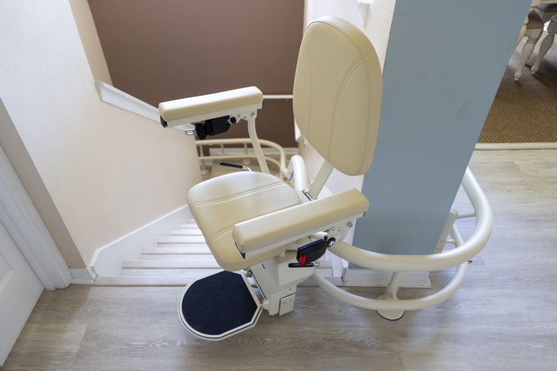AmeriGlide Rave Curved HD Stair Lift